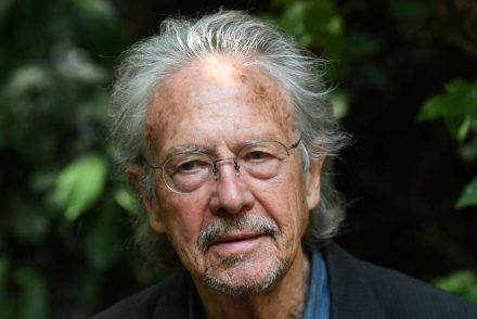 A koszovóiak nagyon kiakadtak a friss Nobel-díjas Peter Handke miatt