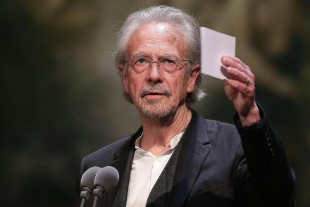 Nem csak koszovót, de több írót is sokkolt Peter Handke Nobel-díja
