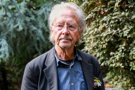 Peter Handke Nobel-díjas írót nemkívánatos személlyé nyilvánították
