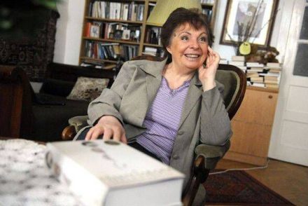 „A tét a túlélés, mint egy apokalipszisdrámában, csak ez most a valóság” – 5 kedvenc versünk Rakovszky Zsuzsa költőtől