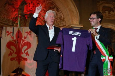 A jobboldali képviselők kivonultak Richard Gere magas rangú díjátadójáról