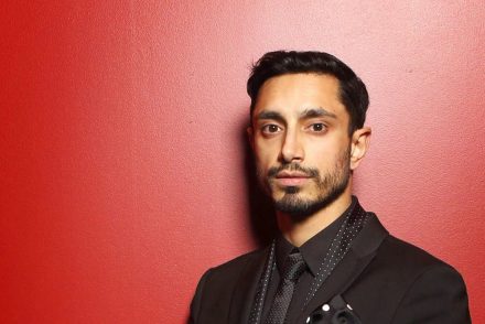 Kivették a reptéri sorból Riz Ahmed Emmy-díjas színészt, mert terroristának nézték
