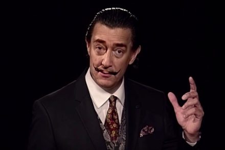 Szürreális: Salvador Dalí visszatért a halálból, hogy rajongóival szelfizzen