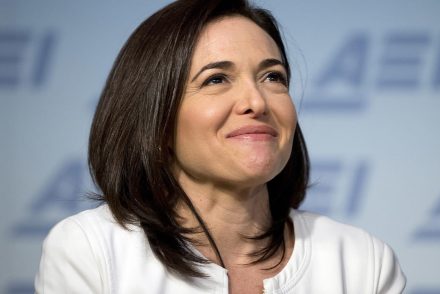 A Facebook 100 millió dollárt adományoz vállalkozásoknak