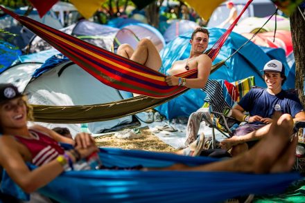 A Sziget Fesztiválon majd’ 3 teherautónyi sátor és egyéb dolog maradt, amit rászorulók kapnak