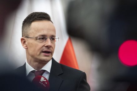 A CNN kritizálta a magyar kormányt, Szijjártó Péter szerint álhíreket terjeszt a csatorna