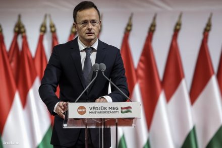 Vajon mit szimbolizál Szijjártó Péter titokzatos fotója?