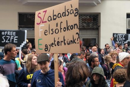 Felolvasták a Színművészeti Egyetem hallgatói a 13 pontos követelésüket