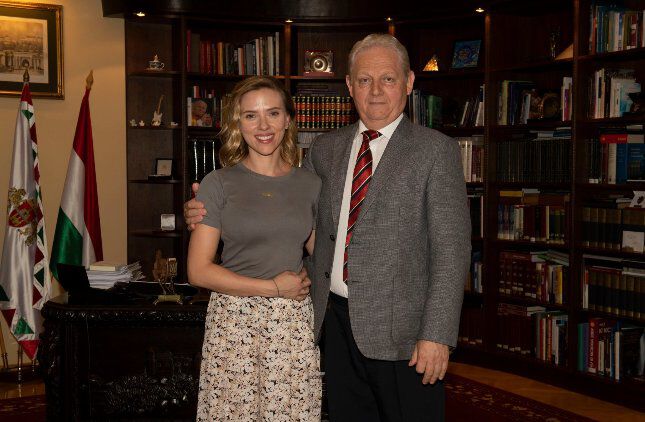 Tarlos Istvan Scarlett Johansson Fekete Ozvegy Budapesten