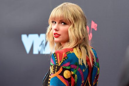 A 29 éves Taylor Swift megdöntötte Michael Jackson rekordját