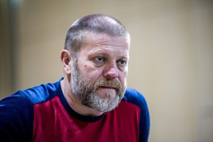 Toxikoma: A drogos alfahím és az Istent játszó pszichiáter egymásnak feszül