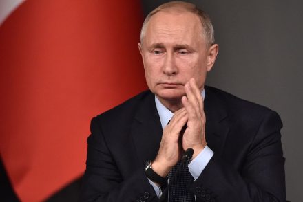 Putyin aláírta azt a törvényt, ami bármikor levághatja az oroszokat az internetről
