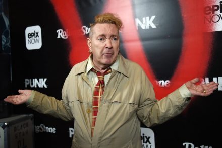 Bolhás lett a Sex Pistols énekese, Johnny Rotten a mókus barátai miatt