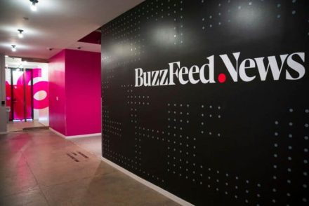 Megvásárlja a Buzzfeed a HuffPostot, a Verizon tőkével is beszáll