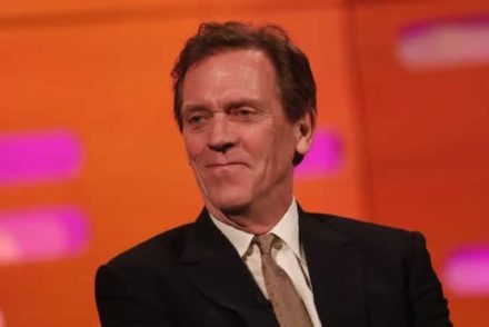 Hugh Laurie lesz a fantasztikus Maurícius, a ravasz kandúr Terry Pratchett megfilmesített Korongvilág-történetében