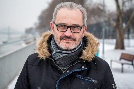 Meghalt Klecska Ernő újságíró, aki pert nyert a meghekkelt Orbán-interjúért