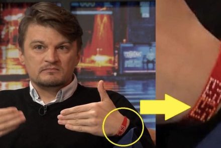 Kirúgta az Origo Szalma György újságíróját, akit feljelentett a Momentum tiltott önkényuralmi jelkép viselése miatt