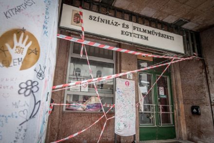 Az SZFE hallgatójára biztonsági őröket hívott a portás