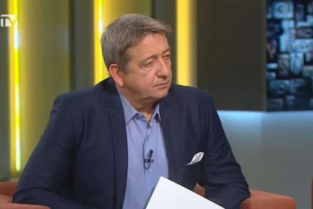 Eljárás indult Bayer Zsolt egyik „harcostársára” tett kijelentése miatt