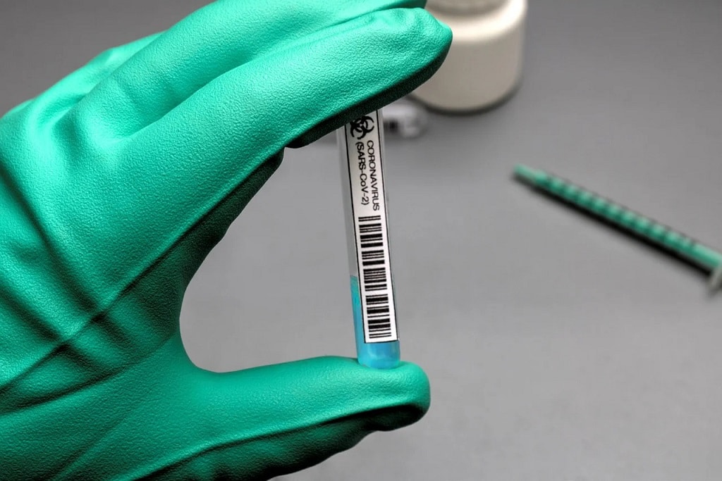 Koronavirus Vakcina Ellenszer Oltas Moderna Sulyos Tunetes Mellekhatasok