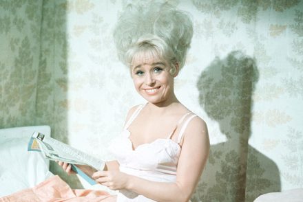 Meghalt Barbara Windsor, a Folytassa, Doktor! színésznője