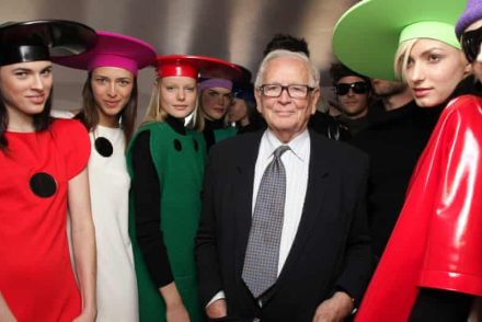 Meghalt Pierre Cardin divattervező, aki a ’60-as években a kifutókra varázsolta az űrkorszakot