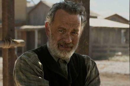 A kapitány küldetése: Tom Hanks először szerepel westernfilmben