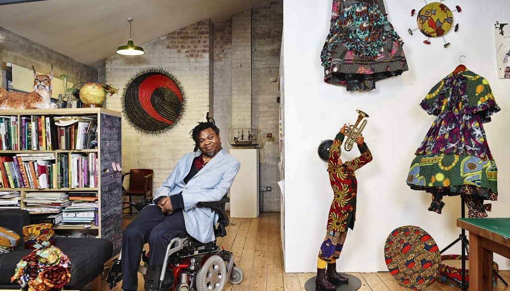 Yinka Shonibare szobraszmuvesz leeds rendori eroszak szobor