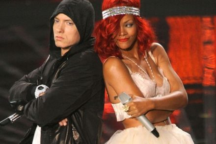 Eminem új számában kért bocsánatot Rihannától, mert kiszivárgott, hogyan szólt be neki
