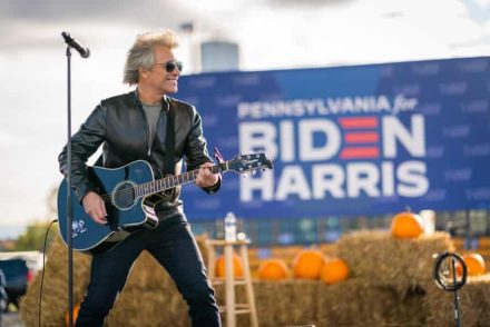 Jon Bon Jovi, a konzervatív rocker, aki popkarrierre vágyott, most a demokratáknak zenél