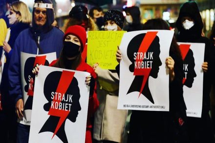 Lengyelországban mégis életbe lépett az abortusztörvény