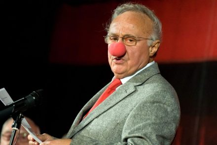 Belehalt a koronavírusba Sas József színész-humorista, a Mikroszkóp Színpad egykori igazgatója