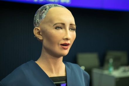 Sophia, a robot klónjai hamarosan nagy tömegben koronavírusos betegeket gondozhatnak