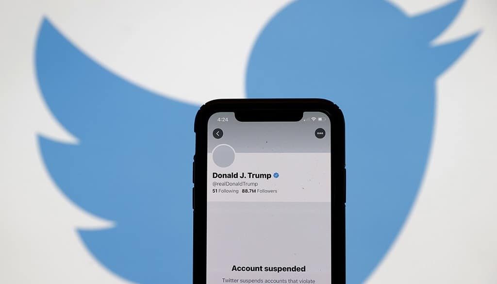 trump twitter felfuggesztes