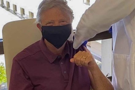 Bill Gates reagált a róla szóló koronavírusos összeesküvés-elméletekre