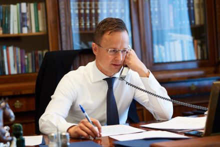 Szijjártó Péter: Az egész nyugat-európai sajtó hazudik a magyar médiahelyzetről