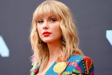A utah-i Evermore Park beperelte Taylor Swift énekesnőt Evermore című albuma miatt