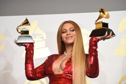 Grammy-díjátadó 2021: Beyoncé és Taylor Swift is történelmet írt