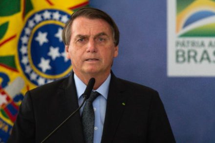 Jair Bolsonaro brazil elnököt és fiát kártérítés megfizetésére kötelezte a bíróság eg újságírónő hírnevének megkérdőjelezése miatt