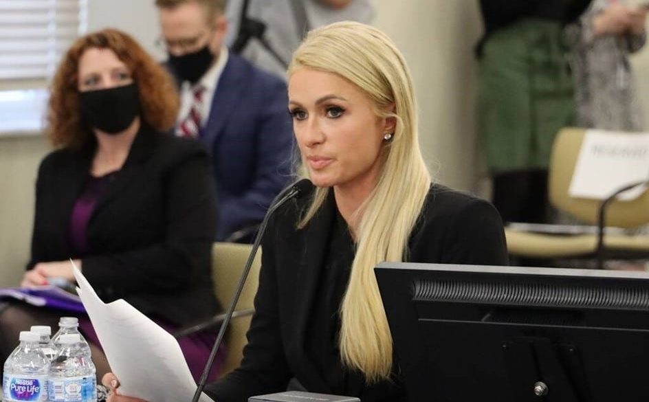 paris hilton bentlakasos intezet jogszabaly