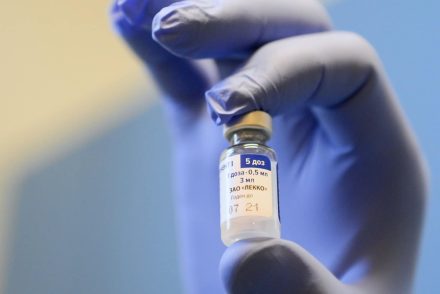 Moszkvában elrendelték a szolgáltatásban dolgozók 60 százalékának kötelező beoltását