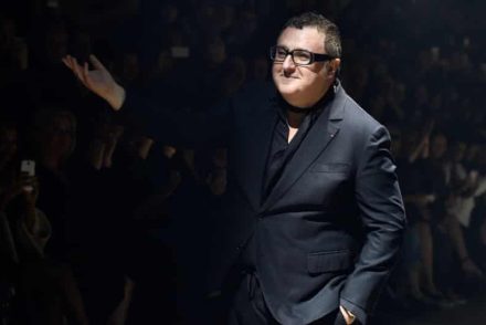 Meghalt Alber Elbaz divattervező koronavírus-fertőzésben