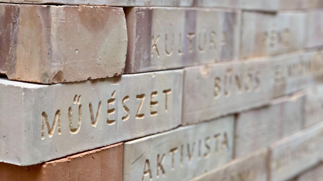 olah norbert festomuvesz off biennale budapest a cigany muvesz szorongasa