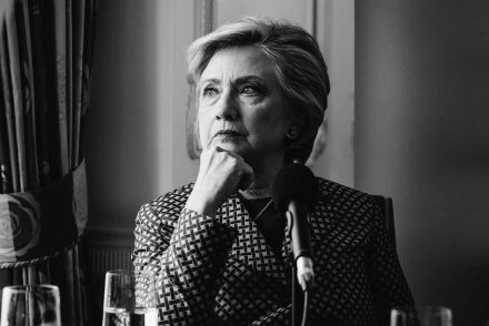 Hillary Clinton: Az előttünk álló időszak egyik fő kérdése, hogy a demokratikus berendezkedés vagy az autokrata rezsimek kerekednek felül