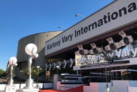 A járvány miatt a Karlovy Vary Filmfesztivál ütemtervét át kell írni