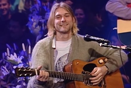 Kurt Cobain haja és Paul McCartney korai fellépőzakója is kalapács alá kerül