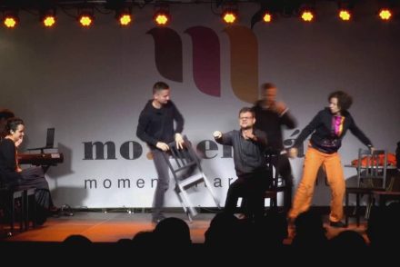 Ha már kezdesz megőrülni a bezártságtól, a Momentán Társulat improvizációs színházi hétvége a megoldás