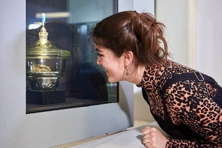Magyar találta meg a 4,5 milliárd éves meteoritot, amit a londoni Természettudományi Múzeumban állítanak ki