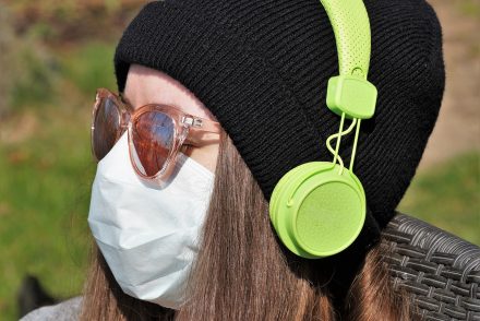 A zenészeket az ág is húzza: Negyedével csökkent a dalszerzők jogdíja a járványhelyzet miatt