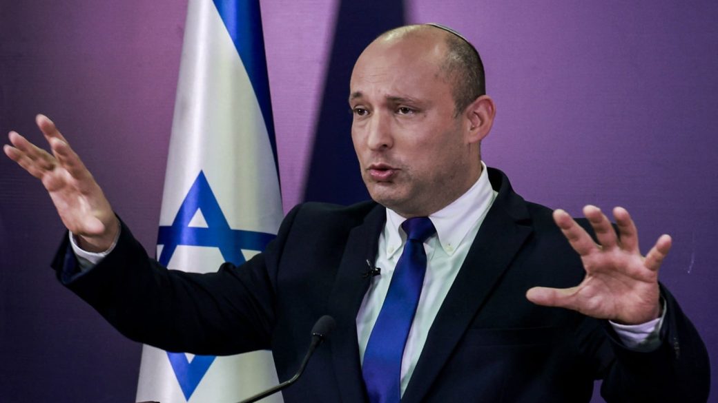 Naftali Bennett izrael koronavirus maszk oltas